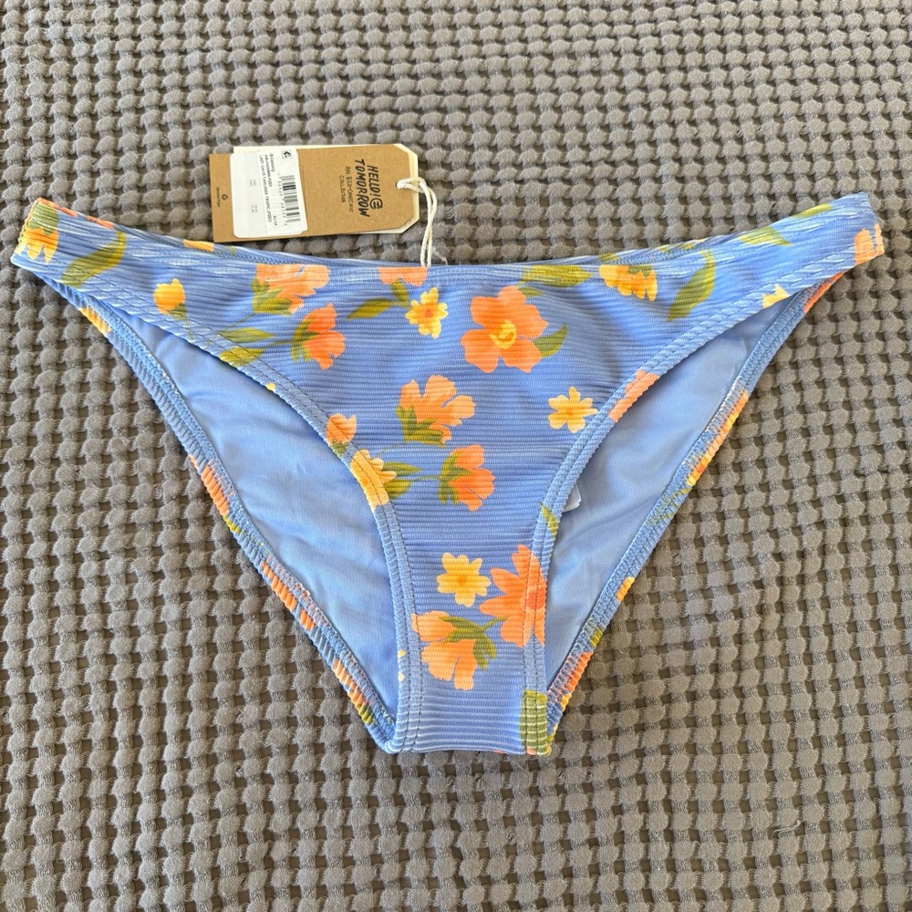 NWT Billabong swim bottom  size XL